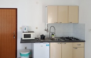 Fridge, microwave, stovetop, dishwasher - Amazing apartment in Pirovac with lake view (Pirovac)