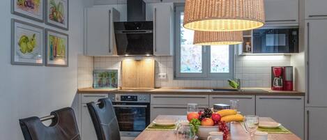 Fridge, stovetop, dishwasher, coffee/tea maker