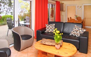 TV, fireplace - Cozy home in Röbel with lake view (Röbel)
