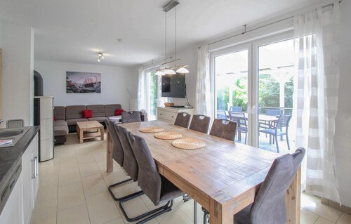 Pet friendly home in Röbel with WiFi