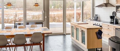 Réfrigérateur, plaque de cuisson, lave-vaisselle, cafetiÚre/bouilloire