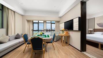 Executive Room, 1 Bedroom, Non Smoking, City View | Premium bedding, down comforters, memory foam beds, free WiFi