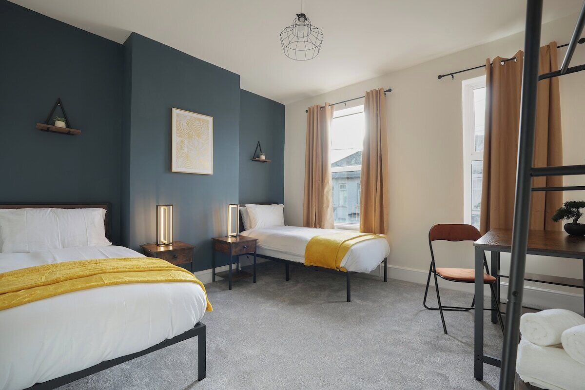 3 bedrooms, desk, iron/ironing board, free WiFi