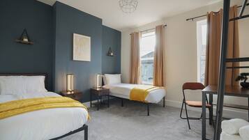 3 bedrooms, desk, iron/ironing board, free WiFi