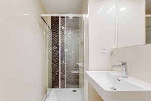 Hair dryer, towels, soap, toilet paper - Superb Studio near Charles Square, Old Town (Prague)