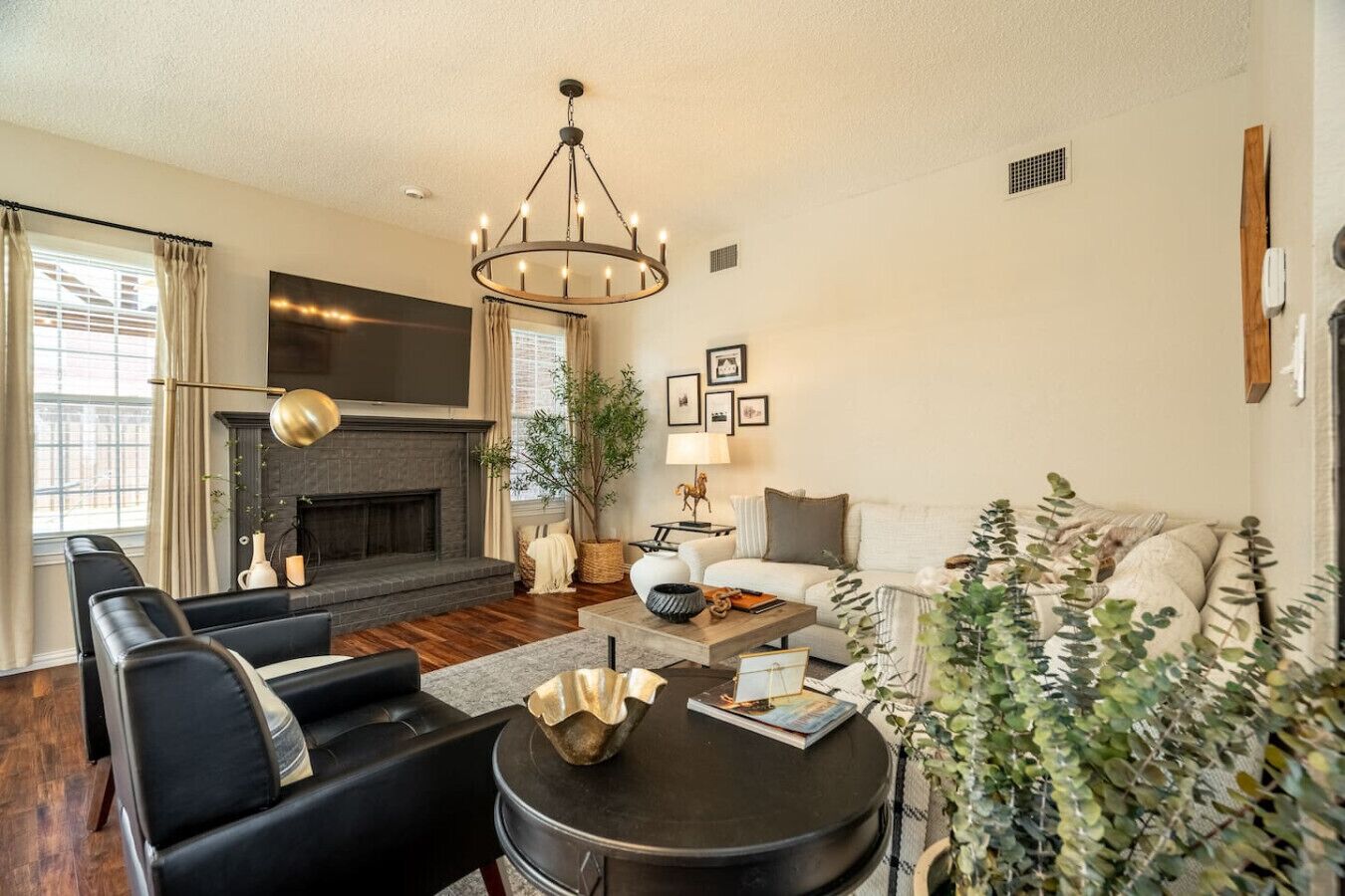 TV, fireplace