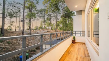 Shared dorm classic Bed in 8 Bed Mixed Dormitory with Balcony | Teres/patio