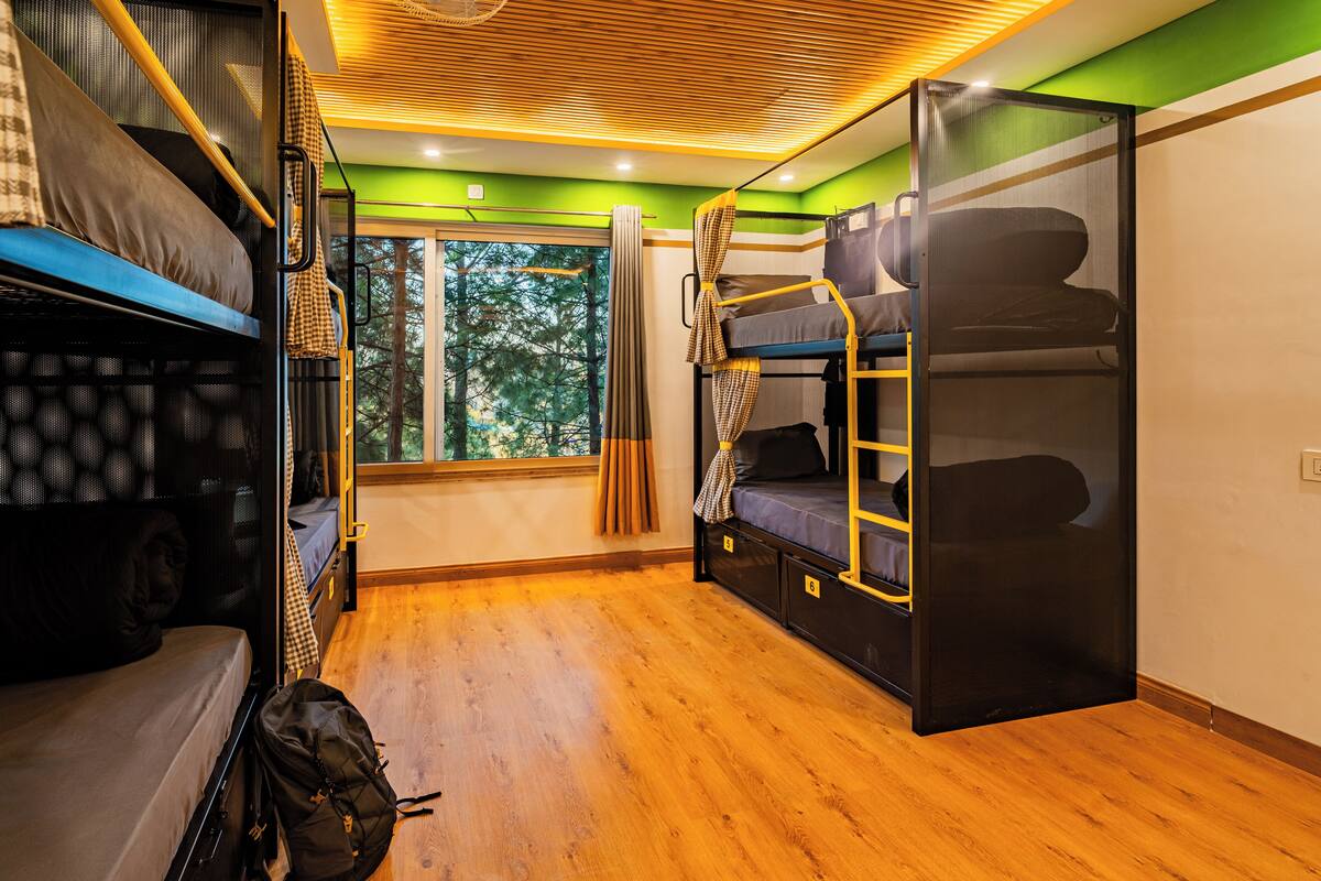 Bed in 6 Bed Mixed Dormitory | Soundproofing, WiFi (free), bed sheets