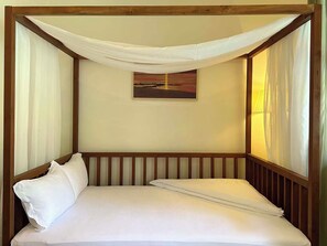 Family Suite, Pool View | Laptop workspace, blackout curtains, free WiFi, bed sheets