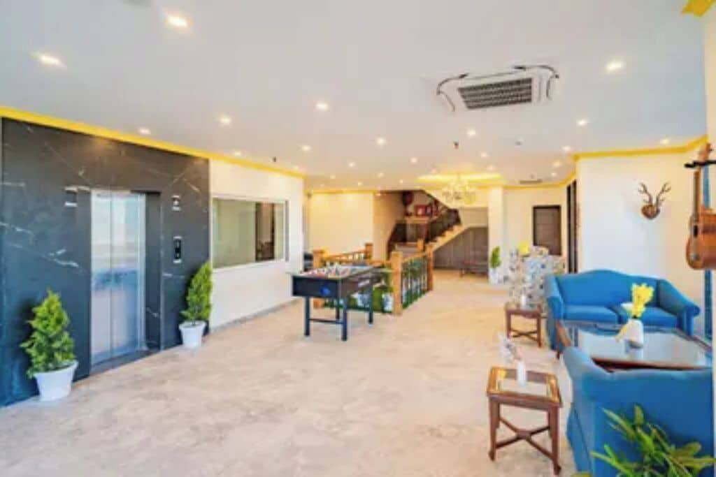 Ruang duduk lobi