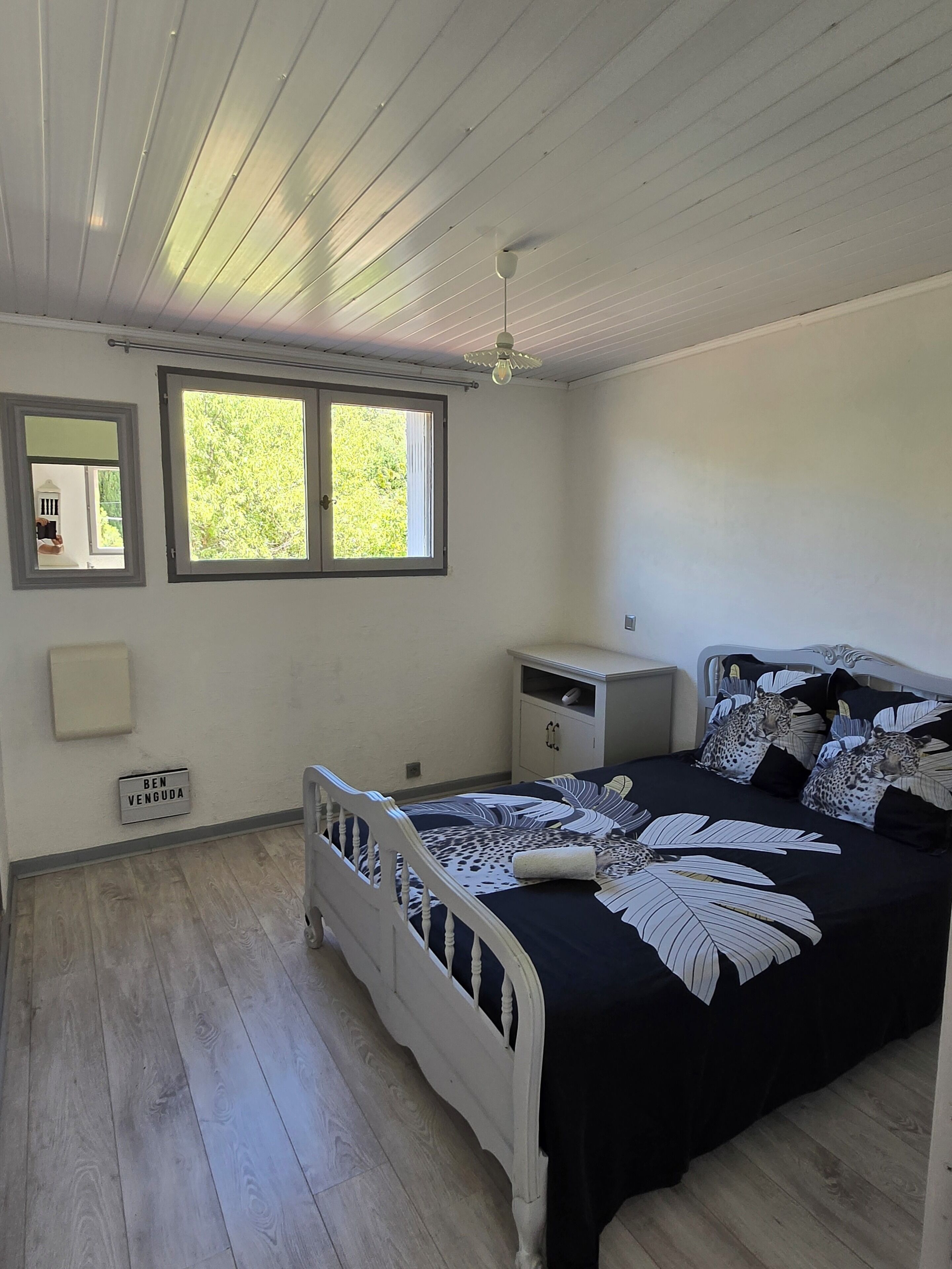 1 soverom, strykejern/-brett og internettilgang