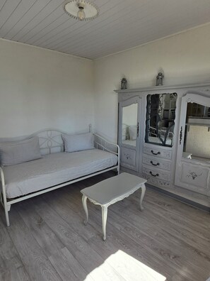 1 bedroom, iron/ironing board, internet - Guesthouse Provençal (Vitrolles)
