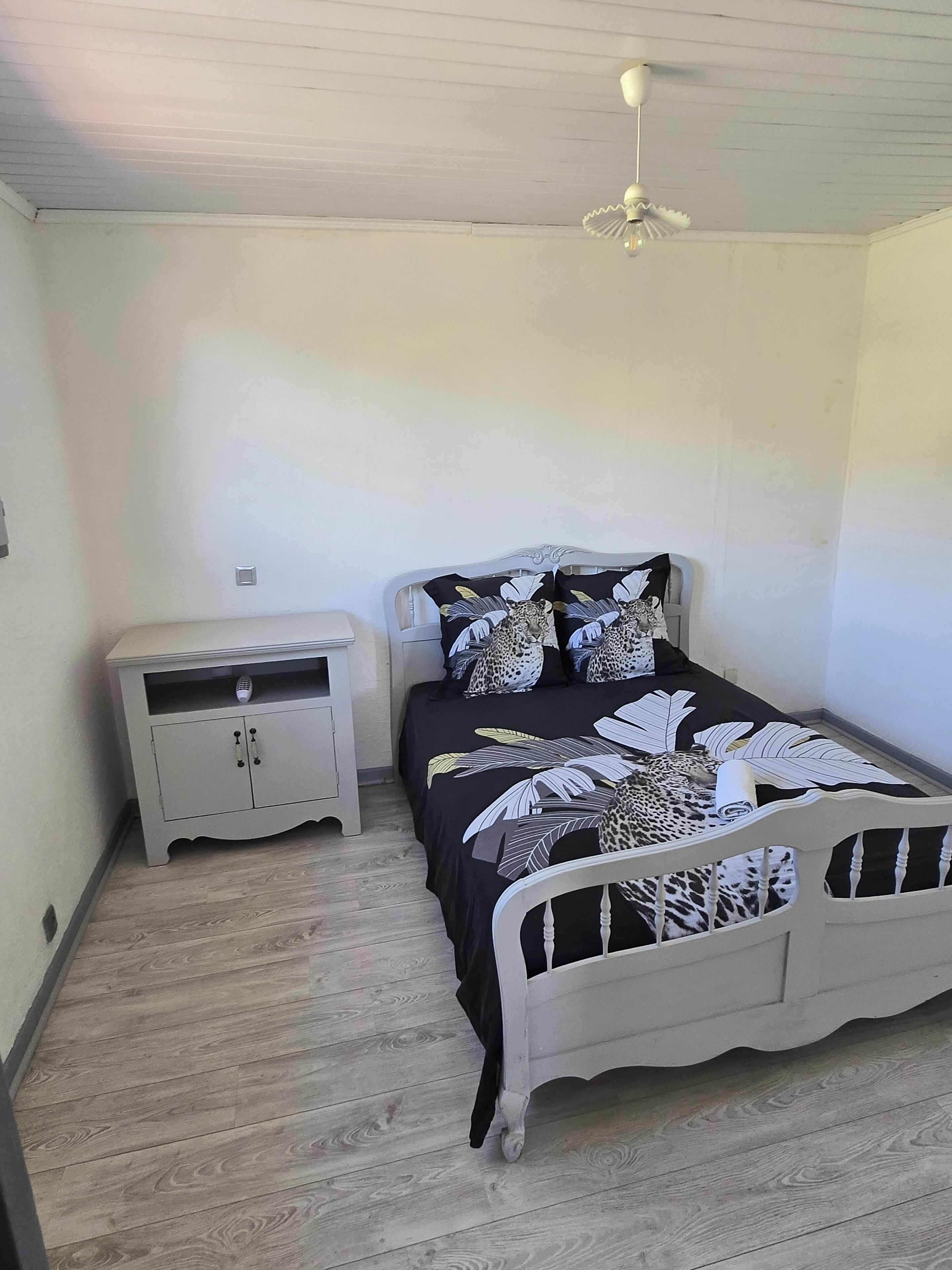 1 bedroom, iron/ironing board, internet