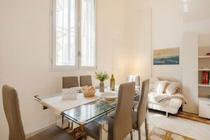 Dining - Lemon Tree House Simple and Peaceful (Bari)