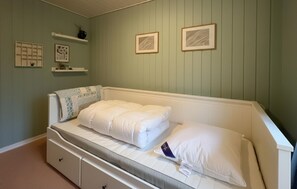 3 bedrooms, travel crib, free WiFi