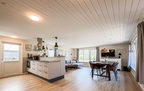 Nice home in Hemmet with WiFi