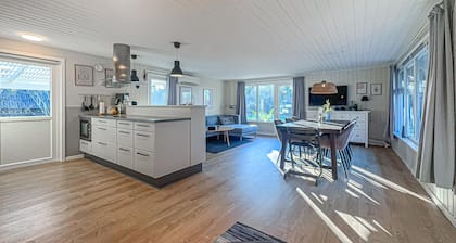 Nice home in Hemmet with WiFi