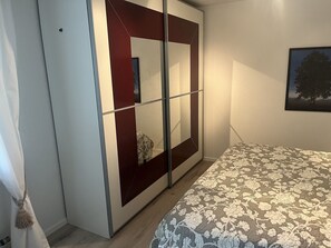 1 makuuhuone, silitysrauta/-lauta, Wi-Fi, vuodevaatteet