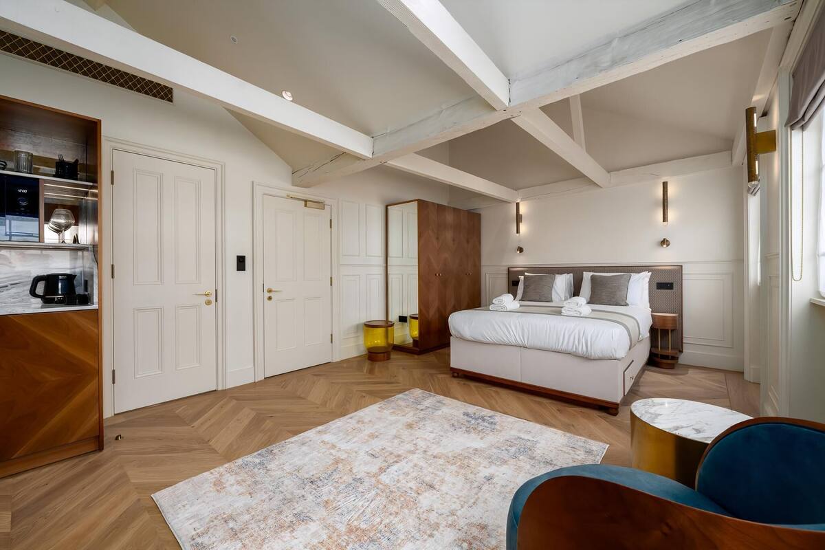 Apartment (Executive Room) | WiFi (free), bed sheets