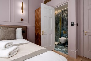 Apartment (Superior Room) | Bathroom | Shower, hair dryer, towels, soap - Guestready - The Fitzroy Hotel (London)