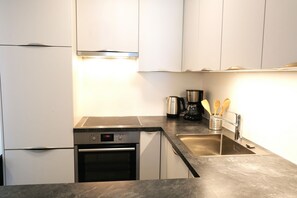 Kühlschrank, Ofen, Herdplatte, Geschirrspüler