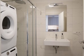 Shower, hair dryer, bidet, towels - Apartment Oleander - Alpstay (Naturno)