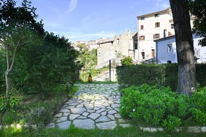 Property grounds - Borgo Sciugolo - Tulip Room (Baselice)