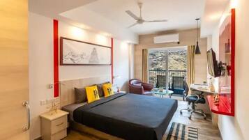 Premium Double Room with Balcony and Valley View - Accessible | Free WiFi, bed sheets