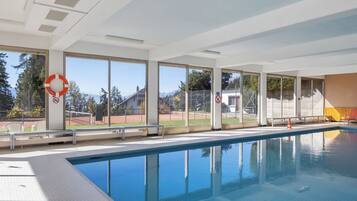 Alberca techada y alberca climatizada