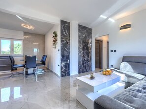 TV - Vacation home Damir by Interhome (Pula)