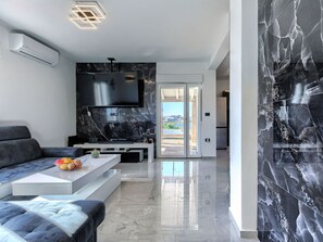 TV - Vacation home Damir by Interhome (Pula)
