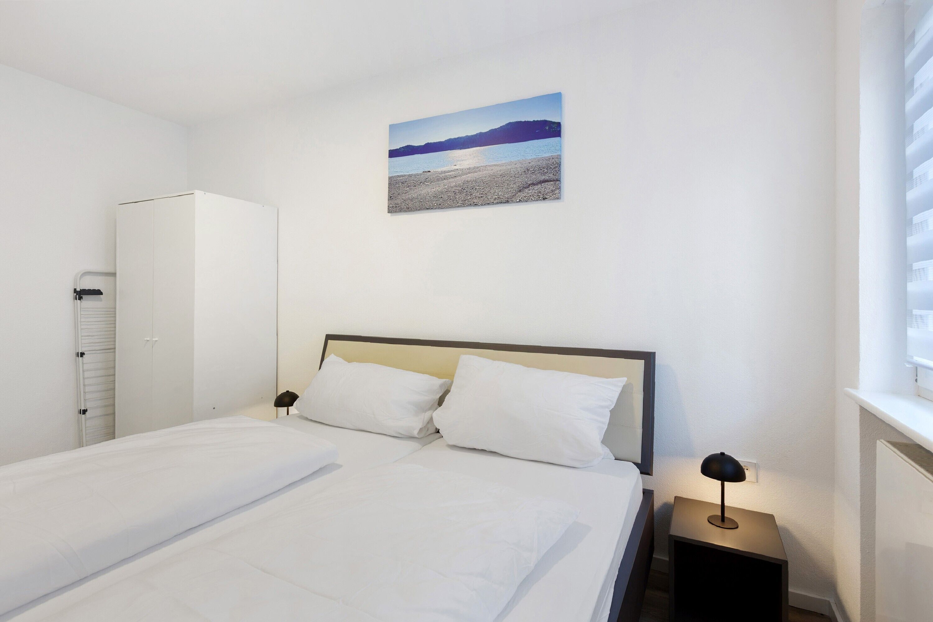 1 habitación, escritorio, tabla de planchar con plancha y wifi 