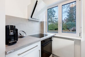 Geladeira, micro-ondas, fogão, cooktop