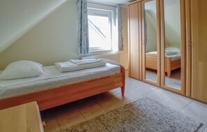 3 bedrooms, free WiFi - Gorgeous home in Röbel with sauna (Röbel)