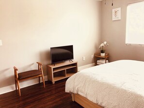 Tabla de planchar con plancha, wifi y ropa de cama 