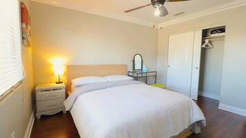 Iron/ironing board, WiFi, bed sheets