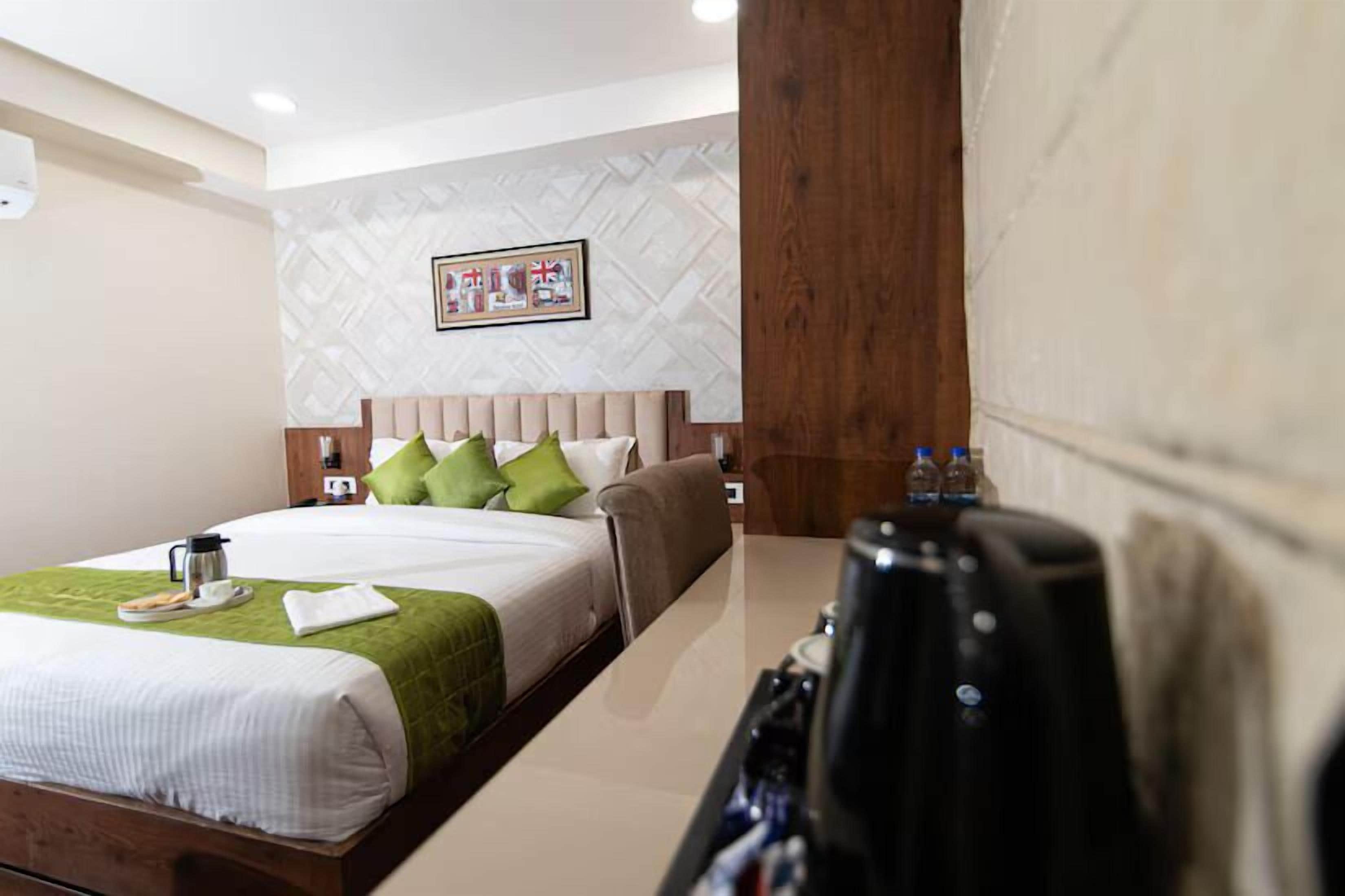 Sistema de insonorización, tabla de planchar con plancha y wifi gratis 