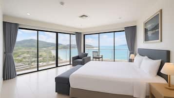 Penthouse Panorama, 3 kamar tidur, pemandangan pantai, menghadap pantai | Brankas, meja kerja, ruang kerja ramah laptop, dan tirai kedap cahaya