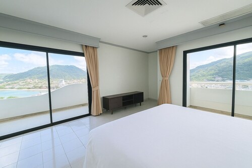 Patong Beachfront Tower 3 BR Penthouse