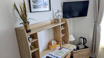 Phòng đơn | Phòng tắm | Buồng tắm vòi sen, máy sấy tóc, khăn tắm, xà phòng