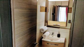 Classic Double or Twin Room, Multiple Beds, Non Smoking | Desk, blackout drapes, free WiFi, bed sheets