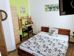 Habitación doble clásica de uso individual, 1 cama matrimonial, para no fumadores | Escritorio, cortinas blackout, wifi gratis y ropa de cama 