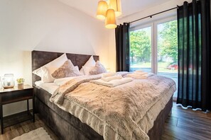 Skrivebord, strykejern/-brett, wi-fi og sengetøy