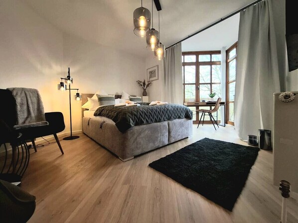 1 quarto, escrivaninha, Wi-Fi, roupa de cama