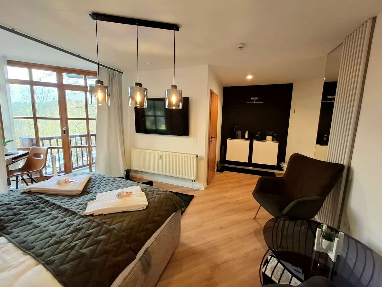 1 bedroom, desk, WiFi, bed sheets