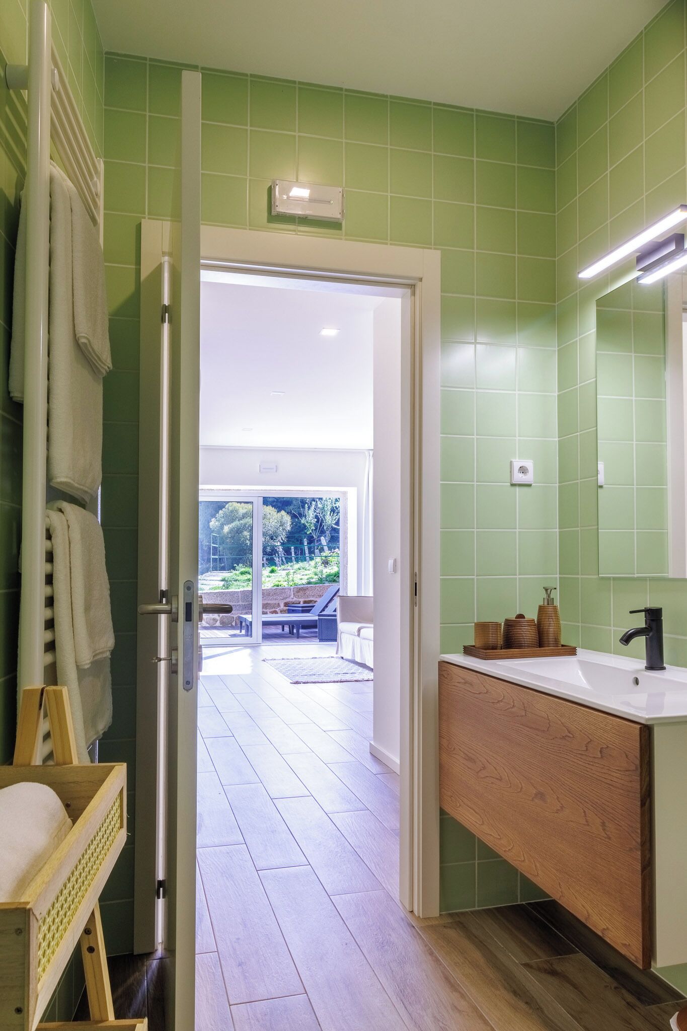 Family Apartment, Balcony, Mountain View | Bathroom | Bidet, soap, shampoo