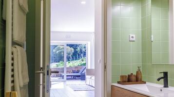 Family Apartment, Balcony, Mountain View | Bathroom