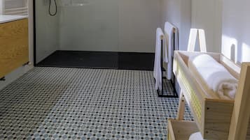 Deluxe-Doppelzimmer, Gartenblick | Badezimmer | Bidet, Seife, Shampoo
