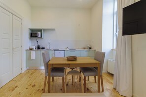 Deluxe Apartment, Balcony, Mountain View | Private kitchen | Highchair