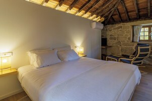 Estúdio, sacada, vista para o jardim | Ferros/tábuas de passar roupa, Wi-Fi de cortesia, roupa de cama